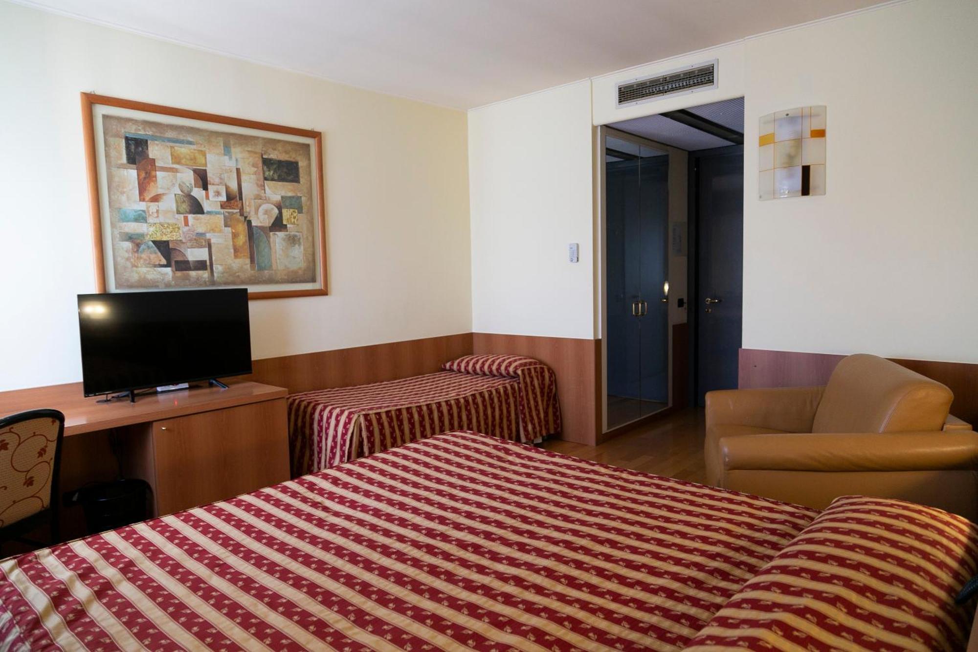 Melas Hotel Merate Exterior photo