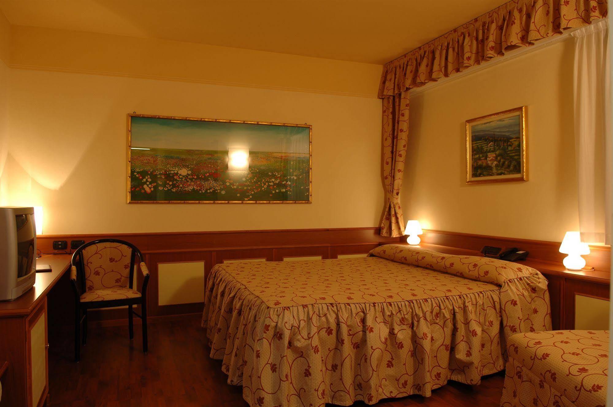 Melas Hotel Merate Exterior photo